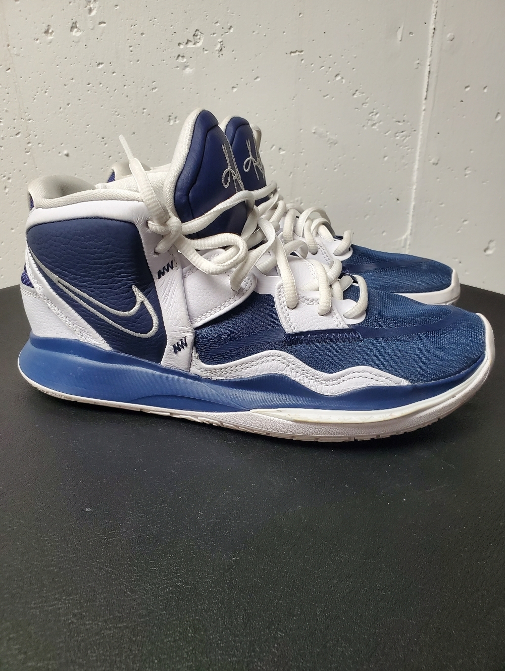 Nike Kyrie Infinity Blue and White Basketball Shoes - Signature Detail Mens Sz 8